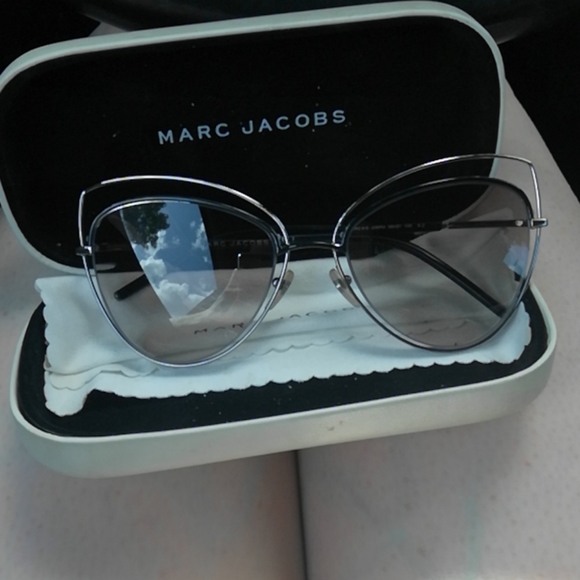 MARC JACOBS LARGE CAT-EYE SUNGLASSES - Picture 5 of 8